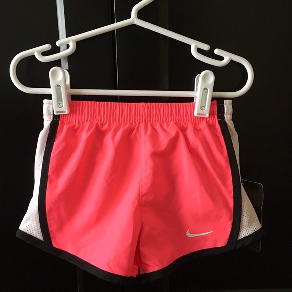 Girls Nike Running Shorts - Picture 2 of 5